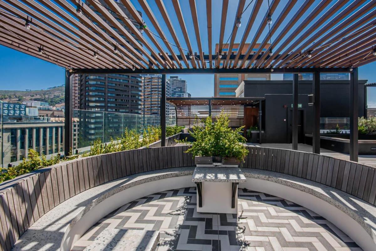 Luxurious Hotel-type Living Couples Retreat- Pool Apartment