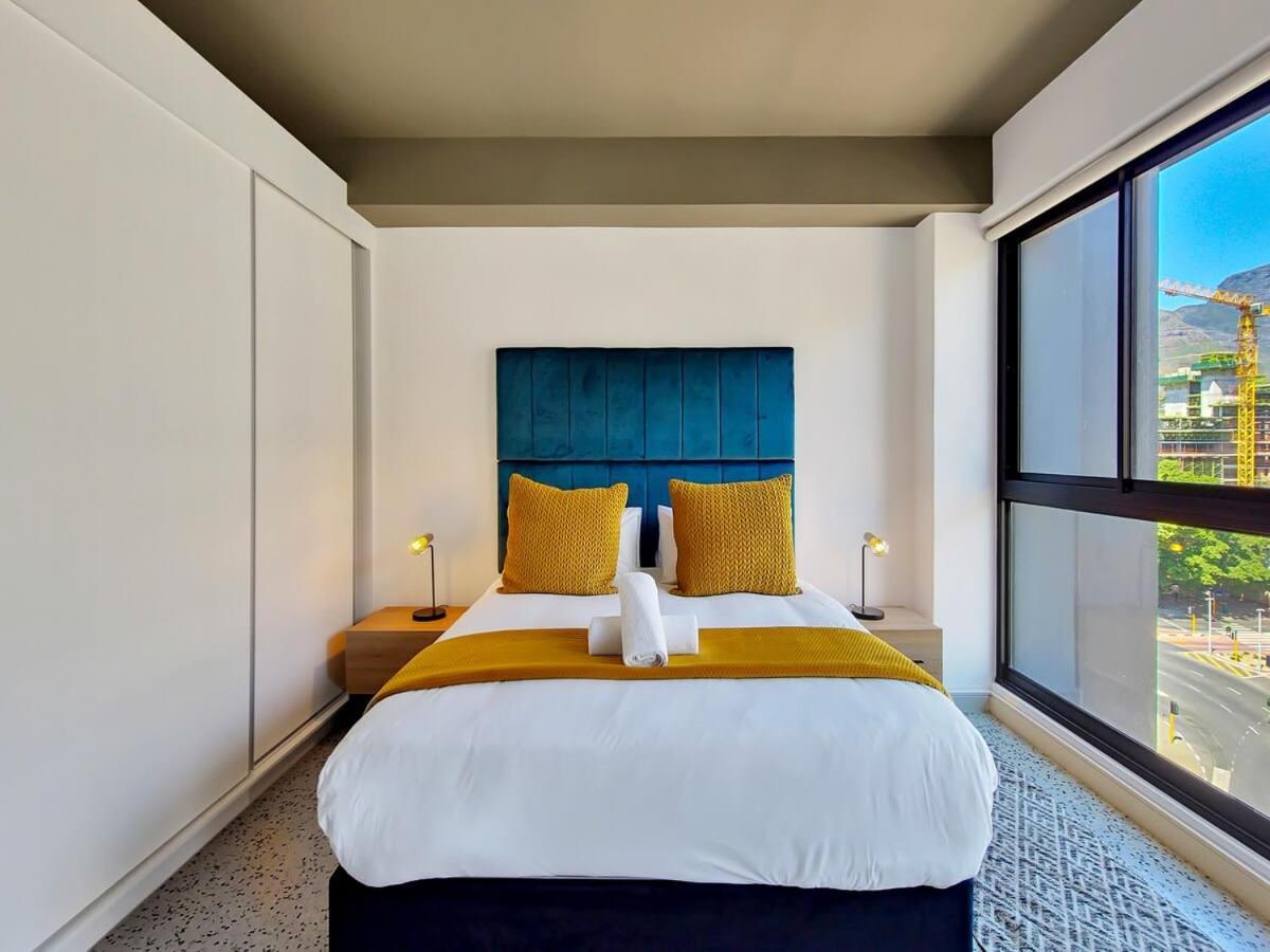 Luxurious Hotel-type Living Couples Retreat- Pool Apartment *