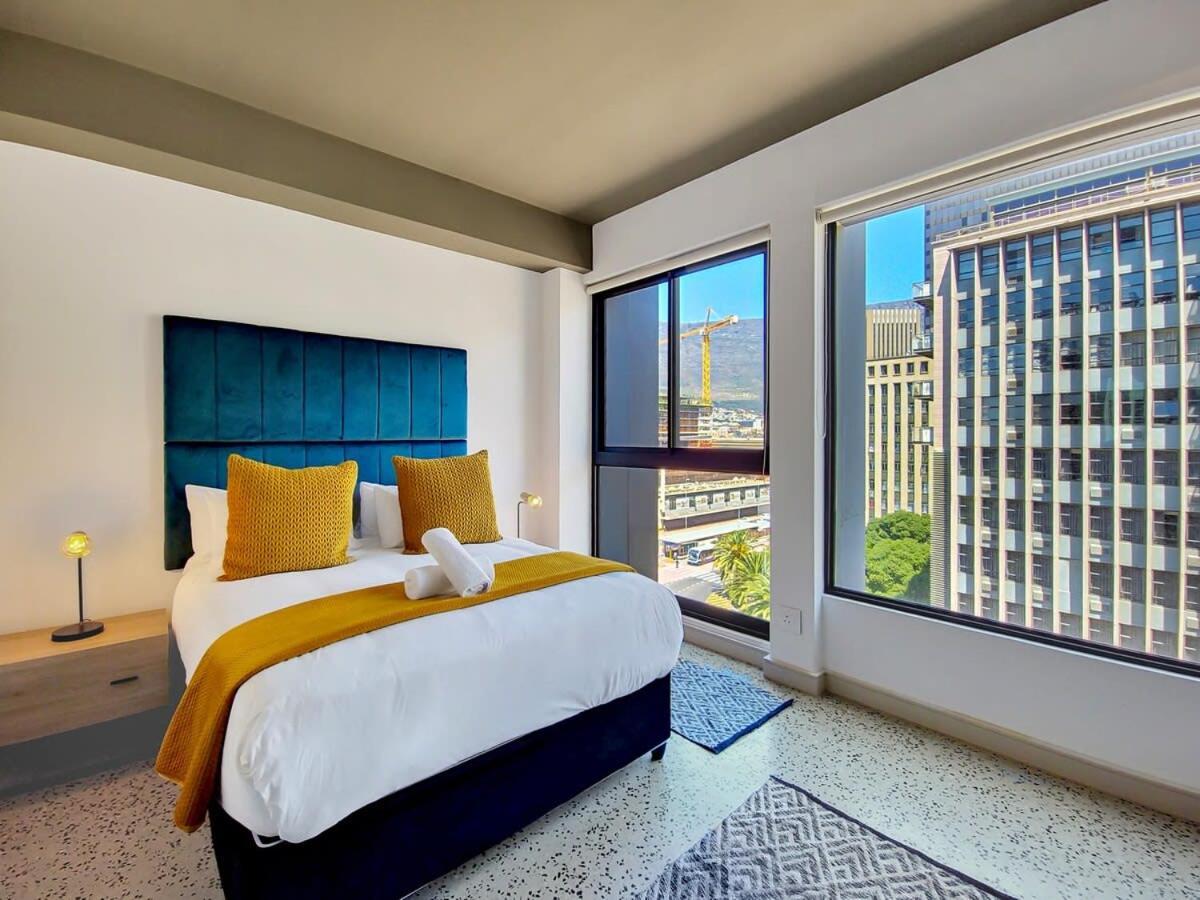 Apartment Luxurious Hotel-type Living Couples Retreat- Pool Cape Town