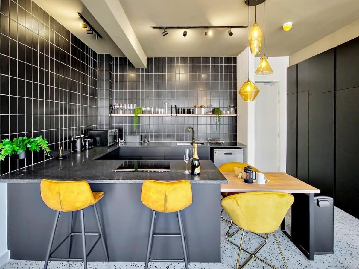 Apartment Luxurious Hotel-type Living Couples Retreat- Pool *